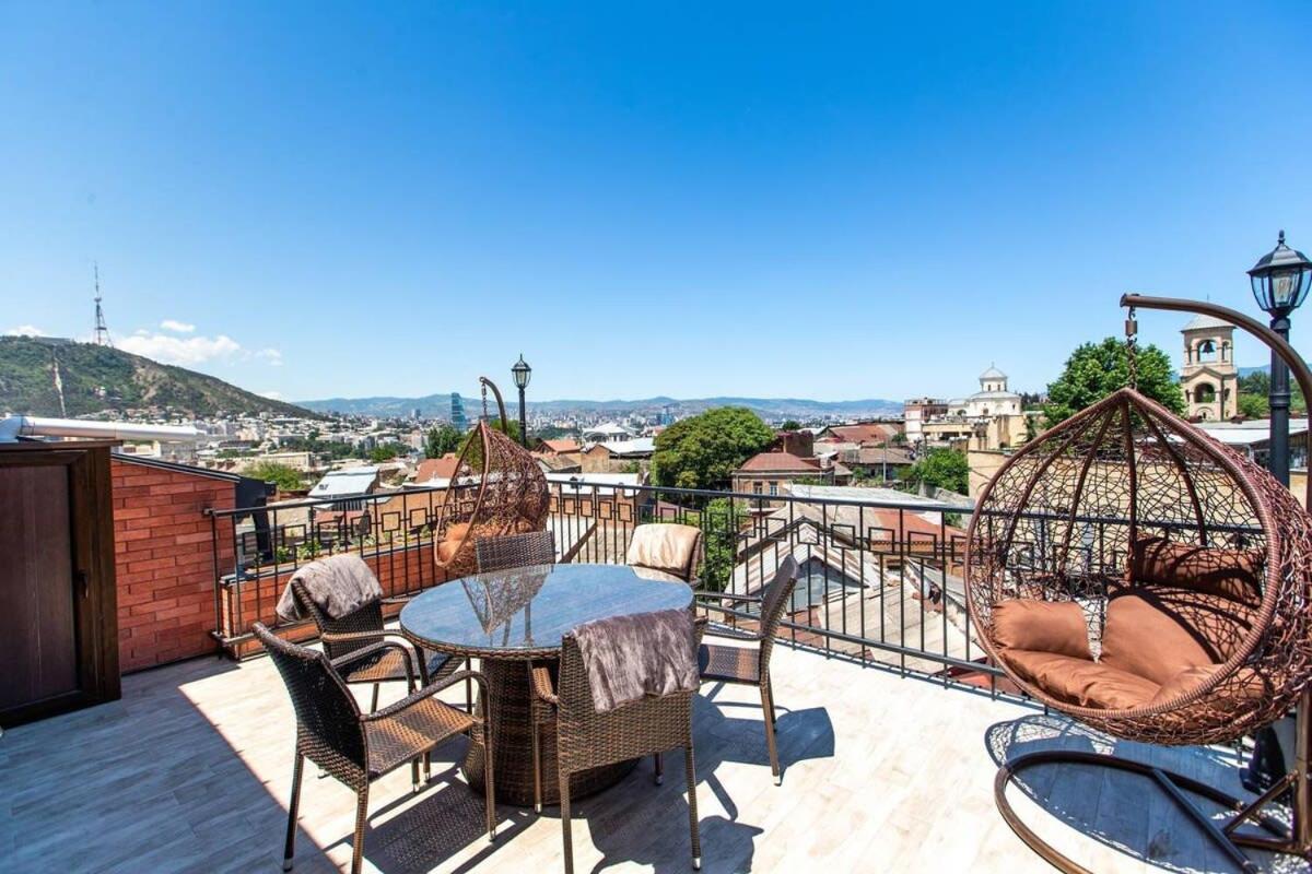 3Br Apt W Huge Terrace & Magnificent Views Tbilisi Exterior photo