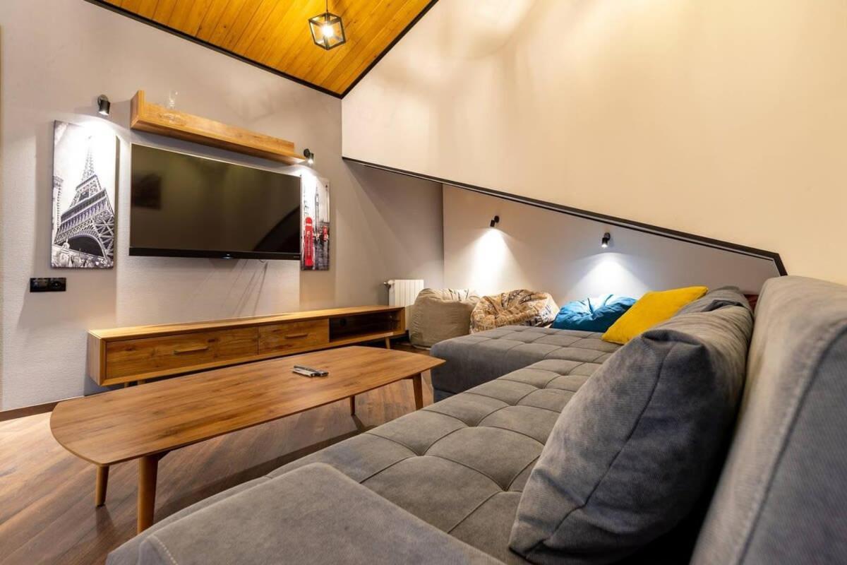 3Br Apt W Huge Terrace & Magnificent Views Tbilisi Exterior photo