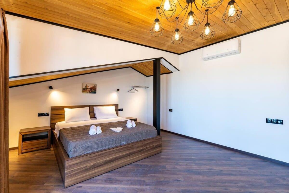 3Br Apt W Huge Terrace & Magnificent Views Tbilisi Exterior photo