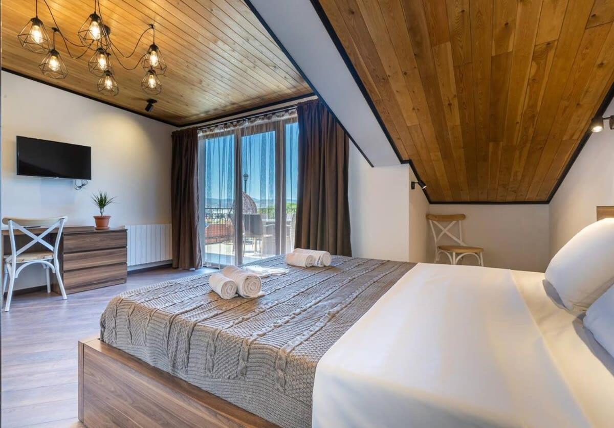 3Br Apt W Huge Terrace & Magnificent Views Tbilisi Exterior photo